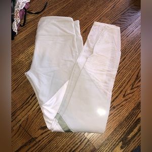 Light green and white alo yoga mesh leggings